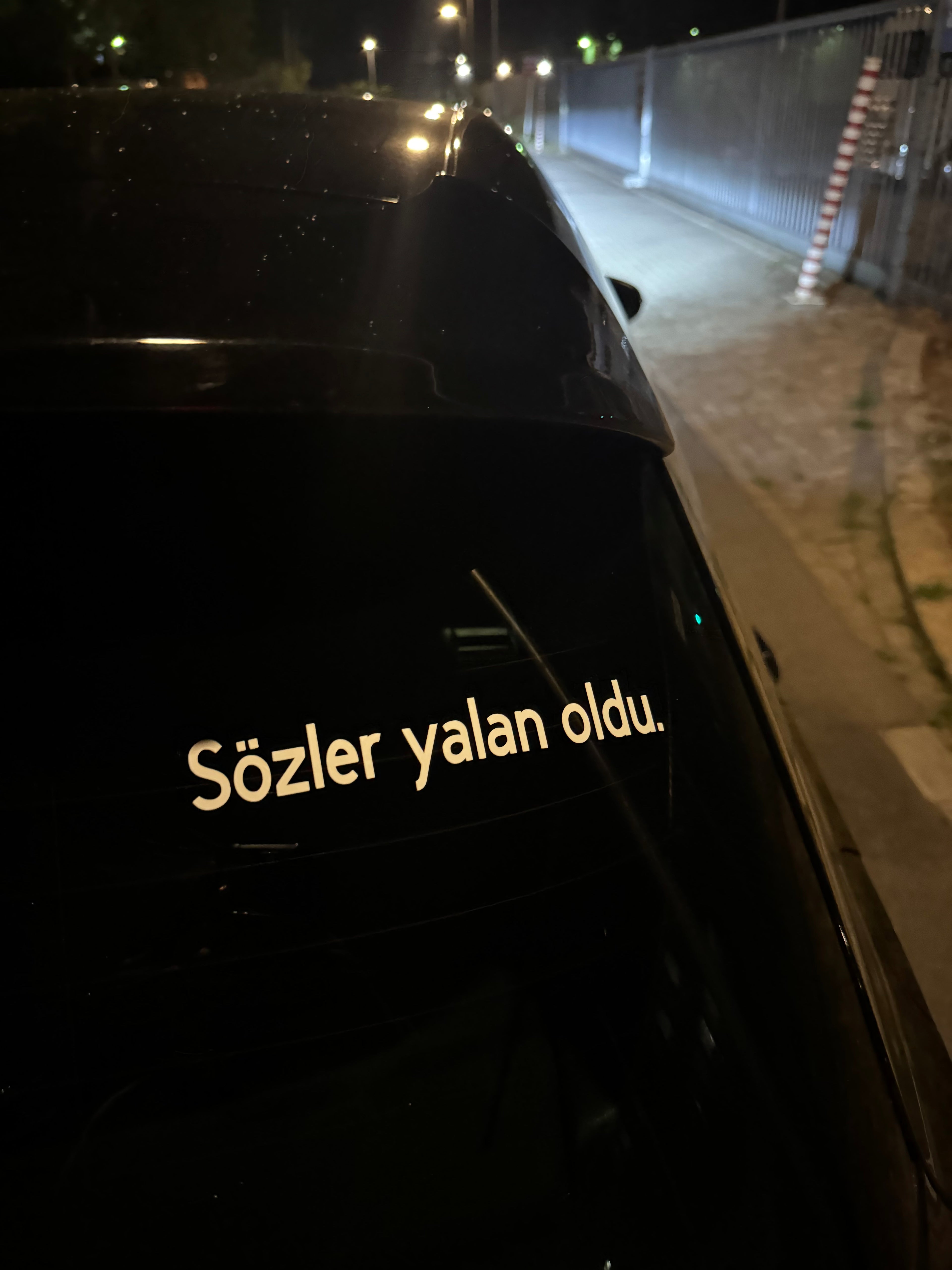 Sözler yalan oldu.