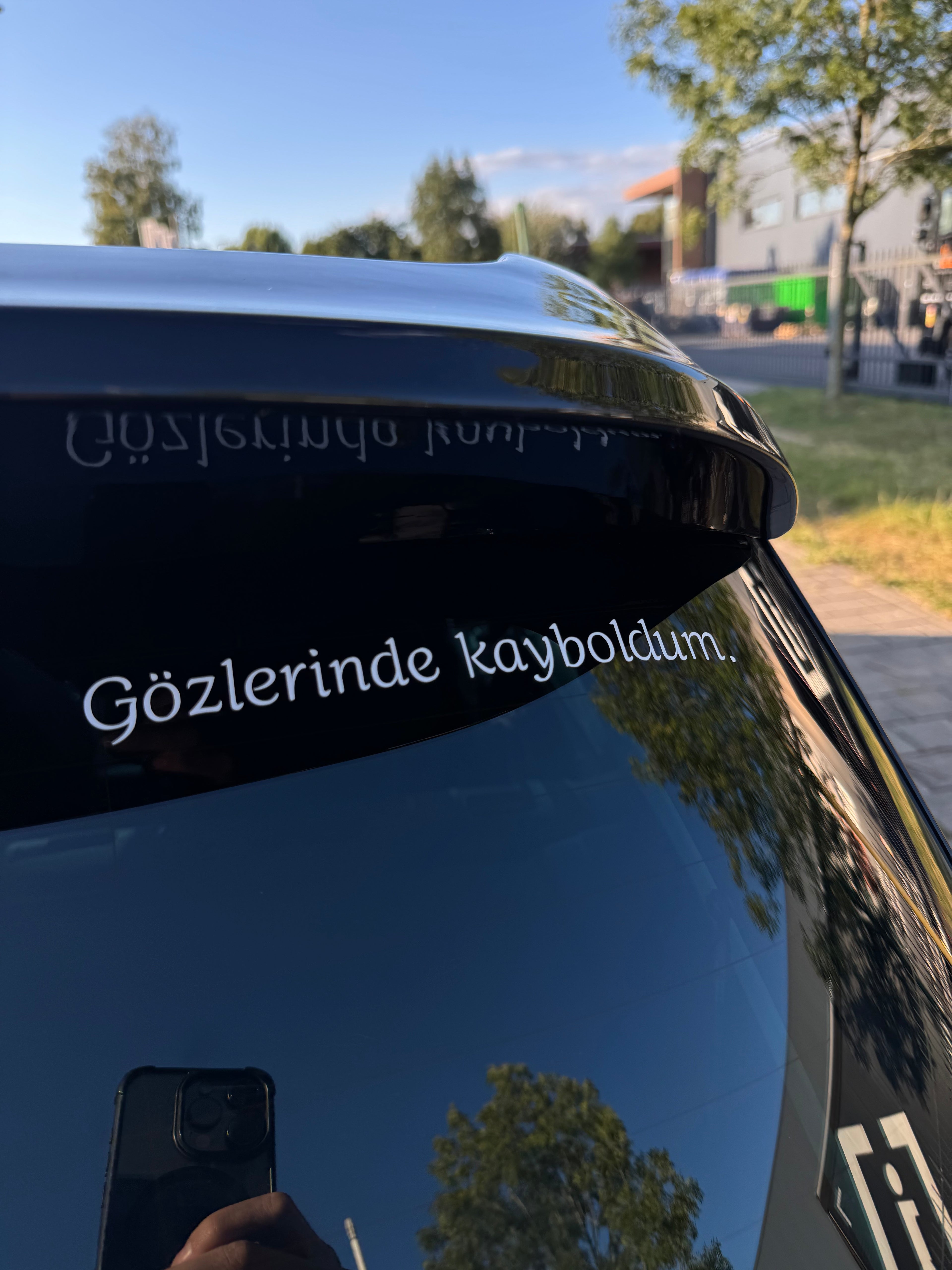 Gözlerinde kayboldum.