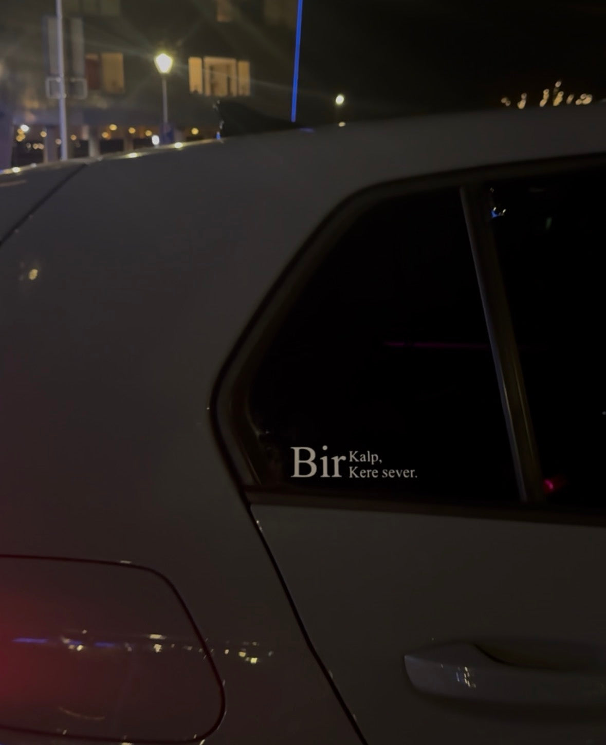 BIR kalp, bir kere sever.